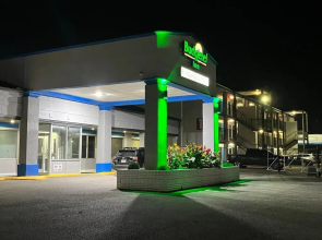 Budgetel Inn & Suites