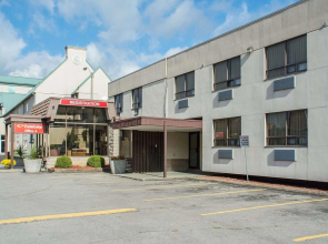 Econo Lodge By The Falls