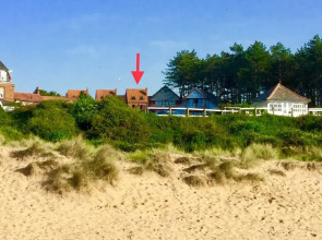 Shorelarks ..... 2 Minutes Walk to Beach