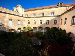 Relais il Chiostro Historic Courtyard and Panoramic Terrace near Sorrento
