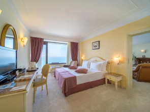 Palace Hotel - Sunny Day Resort