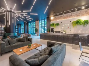Premium Studio Near Bayside Pool Gym Views