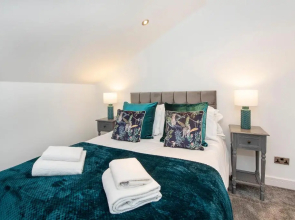 Saxon House Apartments