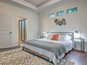 Gorgeous Luxury Home With Hot Tub Just 3 Miles to Dtwn!