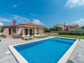 Modern villa at 2km from the sea, with private pool