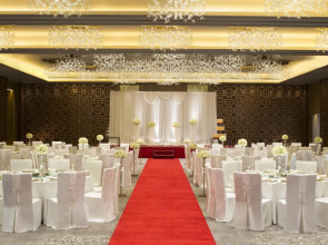 HUALUXE Shanghai Twelve at Hengshan by IHG