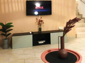 Seaside Maisonette 200M from sea