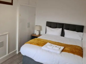 Fields Home a Stunning 3 Bedroom-Sleeps 5