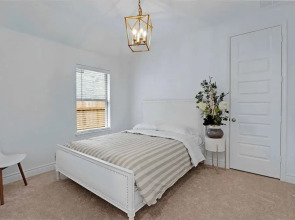 Legacy Haus Modern Stay for 8!