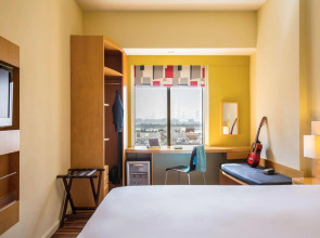 Отель ibis Deira Creekside Dubai