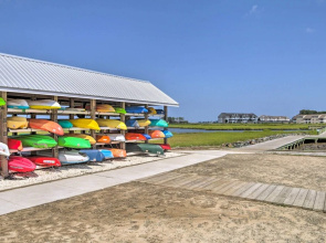 Resort Amenities & Screened Porch: Ocean View Home