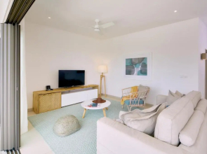 Les Estivales Beachfront Suites & Penthouses by LOV