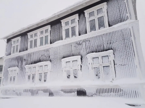 Við Lónið guesthouse