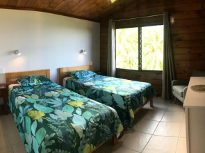 Pacific views, tranquil location, extra large home, Navy House 1