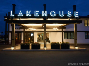 Lakehouse Resort