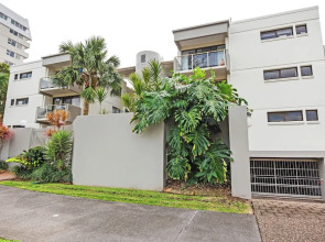 Lahaina Apartments