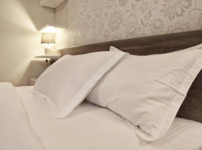 Отель Four Brothers