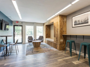 Relaxing St. Louis Getaway + Resort Amenities