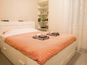 Fine Homey Cosy Apartment With Patio Near Metro