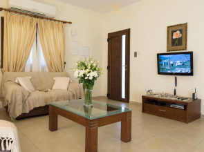 Villa Tsikkos Tria in Argaka