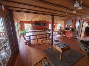 North Yellowstone Lodge & Hostel