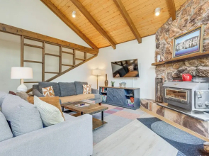 4 Mi to Angel Fire Resort: Retreat w/ Hot Tub