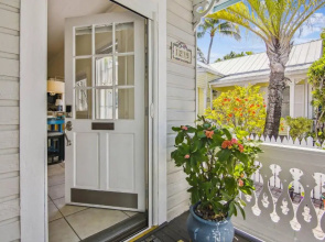 Spanish Lime Cottage by AvantStay Ideal Old Town Key West Location Month Long Stays Only