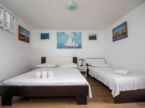 Hill Pool House, Kaštel Kambelovac Retreat