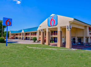 Motel 6 Arlington, TX