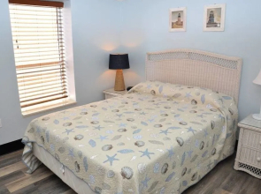 Baywatch Resort 1709 - 2 Br condo by RedAwning