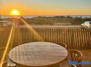 Sea Dunes Luxury Apartment - 10 steps to the beach