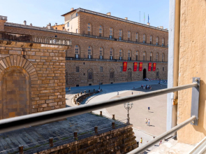Florence Center 4 Bedrooms Apartment with Piazza Views. Piazza Pitti I