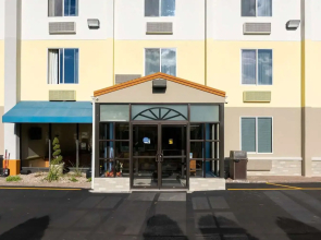 Days Inn by Wyndham Hartford/Closest Downtown