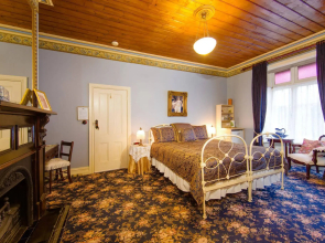 Barnsley House Bed and Breakfast