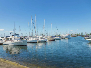 Restyled Villa With Dishwasher 6km From the Beach