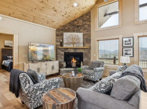 Robeson Hood Lodge 4 Bedroom Home