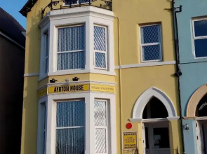 Ayrton House Holiday Apartments