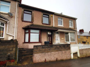 Stylish Home in Port Tennant - 4BR Free Parking!