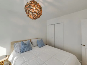Walk to Beach & Dtwn Dining! Avalon Coastal Escape