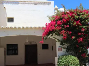 Typical Portuguese Beach House just 88m to the beach