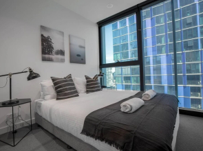 Cozy APT With City Views Next to Meblourne Central