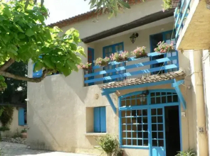 Les Arbousiers