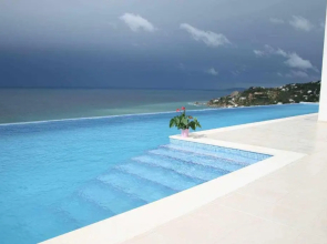 LUJOSAVILLA PISCINA 25 METROS SUIT 60m2 SPA SAUNA