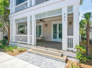 Beautiful Seacrest Home, Sleeps 16 - Lagoon Pool and Beach Tram Service