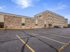 AmericInn & Suites By Wyndham Baraboo Event Center