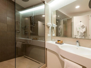 Holiday Inn Naples by IHG