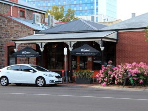 Adelaide Central Apartment - 3Br, 2Bath & Carpark