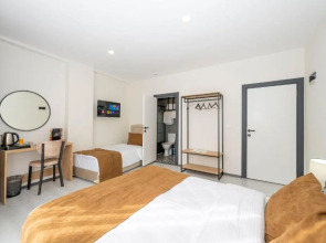 Gloria Airport Hotel