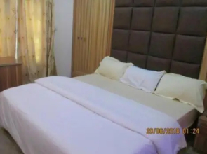 11:45 Hotel & Suites