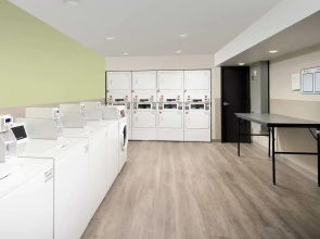 Woodspring Suites Lancaster North